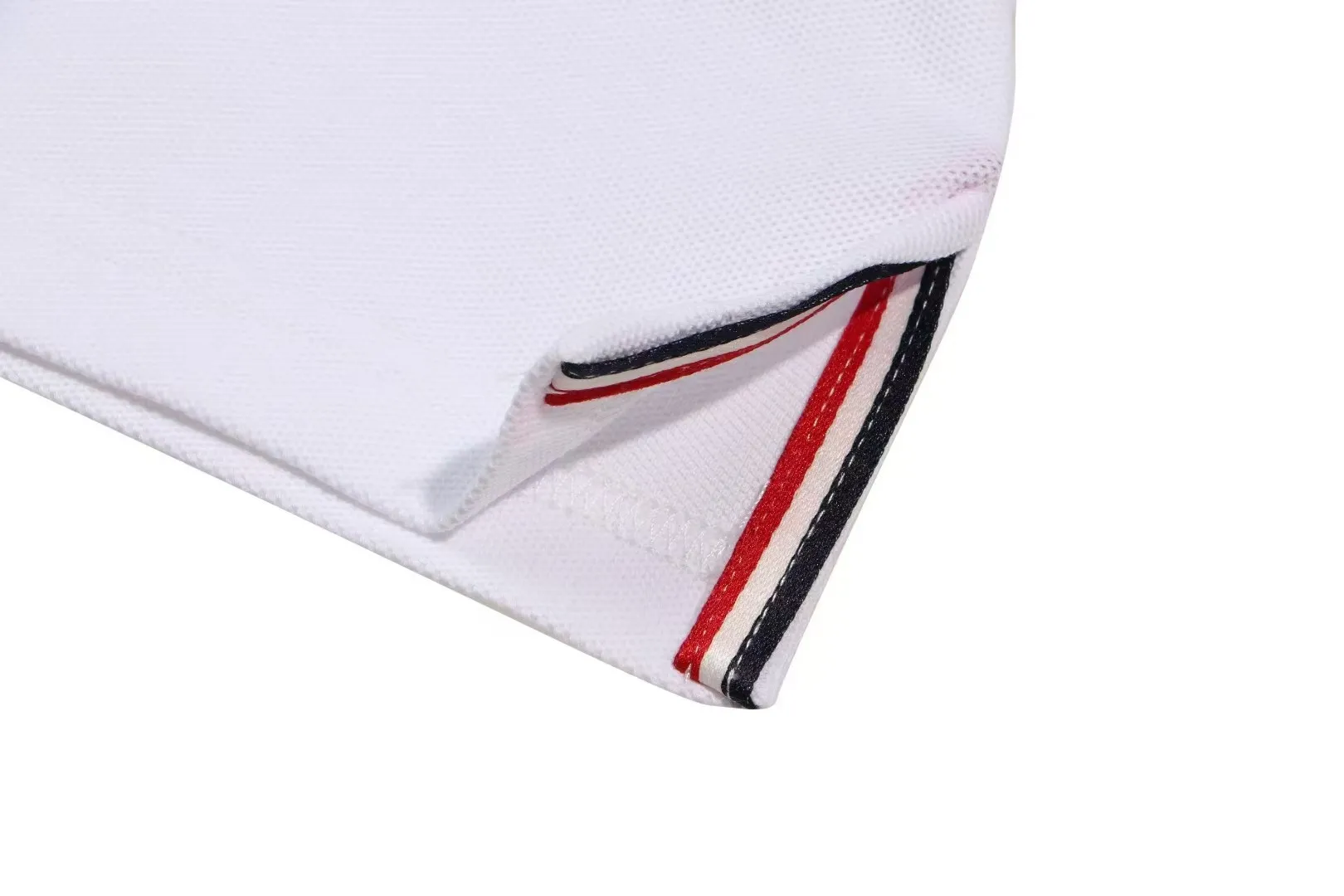 【New Arrival In Stock】𝐌𝐎𝐍𝐂𝐋𝐄𝐑~ #2025 New Arrival Quality POLO ， Breathable ， ， ， Quality。 ！ ， ！ LOGO Quality ：Black，White Sizes：M~L~XL~2XL~3XL